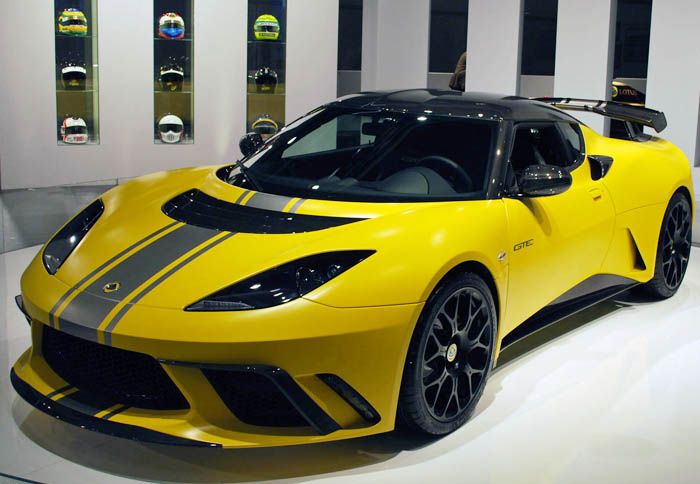 Με 444 ίππους, η Evora GTE είναι η ισχυρότερη Lotus δρόμου που φτιάχτηκε ποτέ, ενώ το βάρος της έχει περιοριστεί κατά 105 κιλά. Με 444 ίππους, η Evora GTE είναι η ισχυρότερη Lotus δρόμου που φτιάχτηκε ποτέ, ενώ το βάρος της έχει περιοριστεί κατά 105 κιλά.